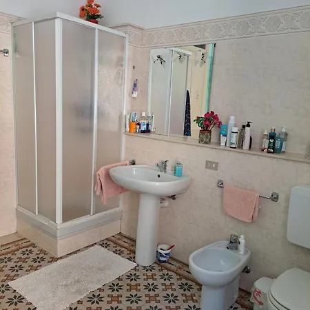 Privata Vicino Al Teatro Ariston Habitación en casa particular